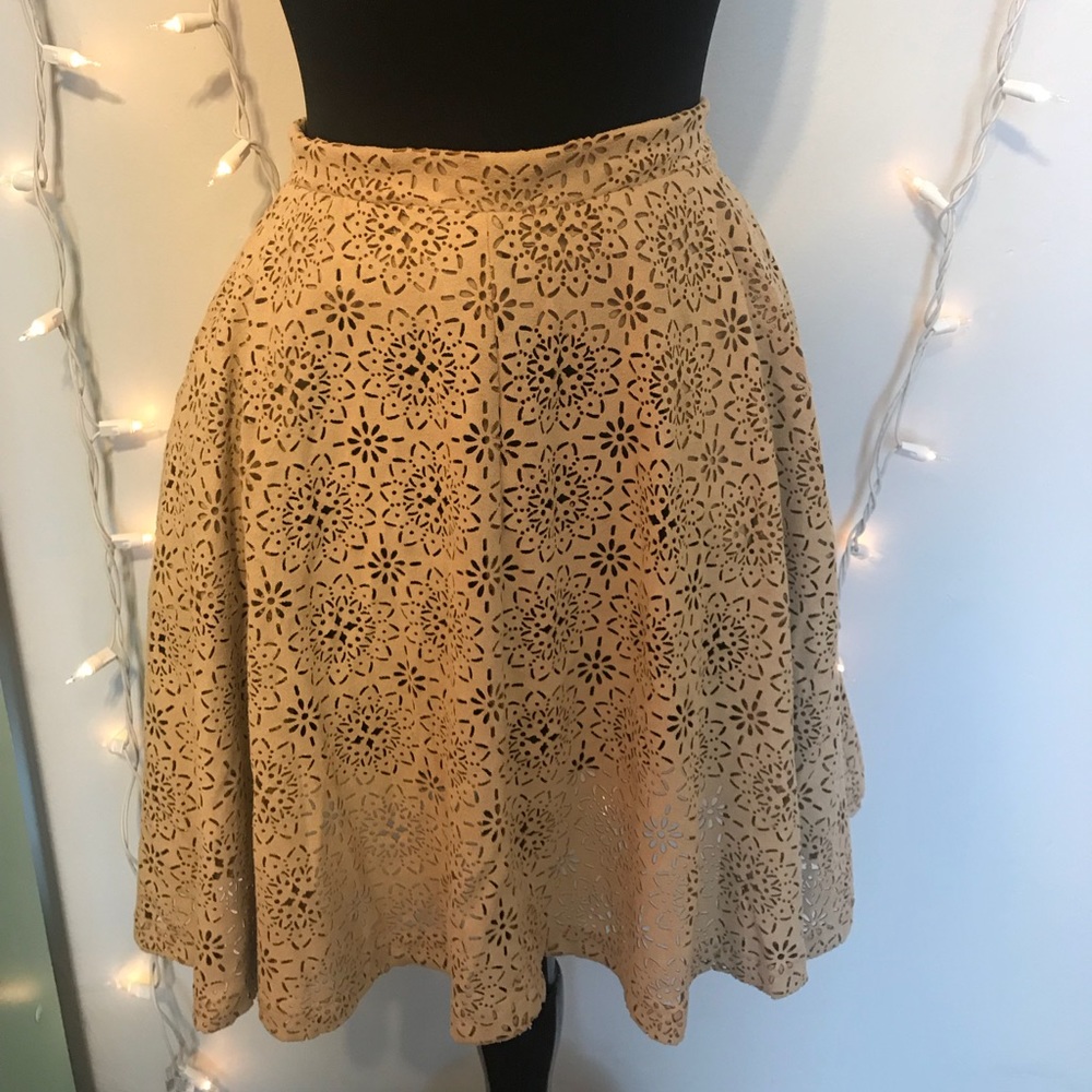 Adorable skirt w/ pockets